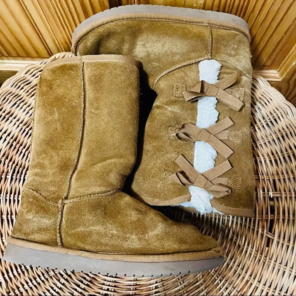 Koolaburra by Uggs brown suede leather with white trim side detail furry boot 4
